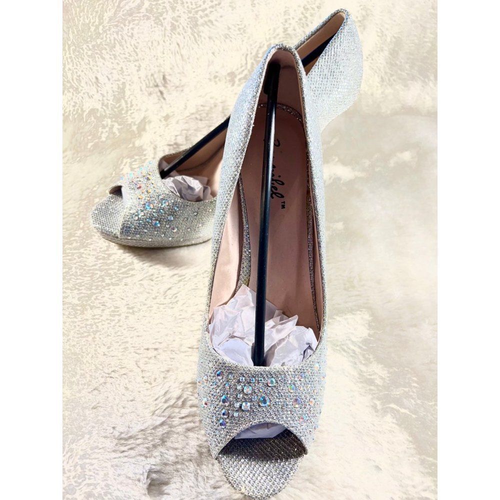 Bonibel Size 7.5 Silver Glitter Heels - Picture 6 of 10
